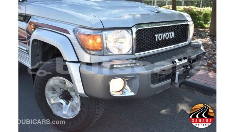 Big with watermark toyota land cruiser central import dubai 6997