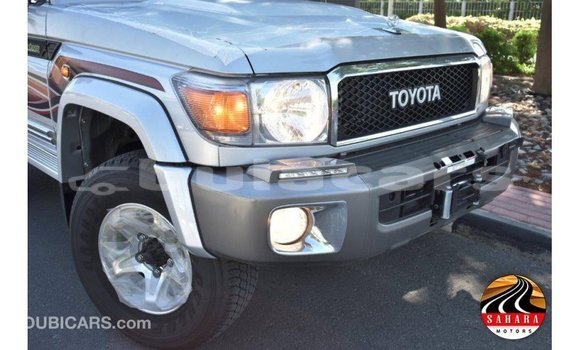 Acheter Import Voiture Toyota Land Cruiser Gris à Import - Dubai, Central Acheter Import Voiture Toyota Land Cruiser Gris à Import - Dubai, Central
