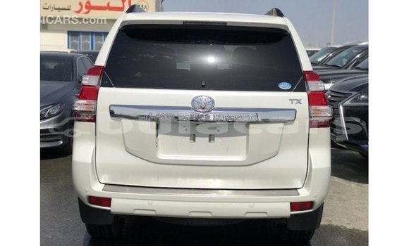 Acheter Import Voiture Toyota Prado Blanc à Import - Dubai, Central Acheter Import Voiture Toyota Prado Blanc à Import - Dubai, Central