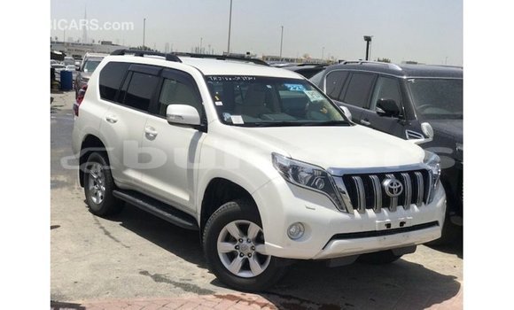Acheter Import Voiture Toyota Prado Blanc à Import - Dubai, Central Acheter Import Voiture Toyota Prado Blanc à Import - Dubai, Central