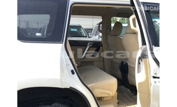 Acheter Import Voiture Toyota Prado Blanc à Import - Dubai, Central Acheter Import Voiture Toyota Prado Blanc à Import - Dubai, Central