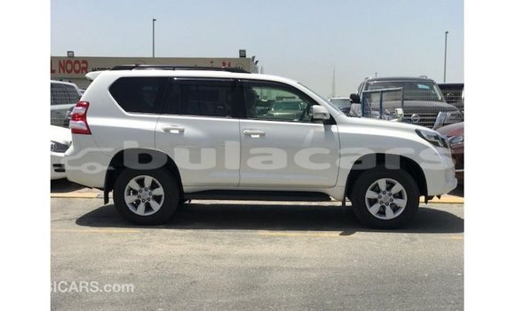 Acheter Import Voiture Toyota Prado Blanc à Import - Dubai, Central Acheter Import Voiture Toyota Prado Blanc à Import - Dubai, Central