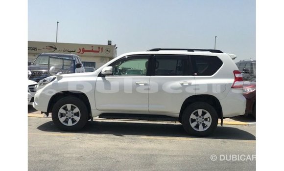 Acheter Import Voiture Toyota Prado Blanc à Import - Dubai, Central Acheter Import Voiture Toyota Prado Blanc à Import - Dubai, Central