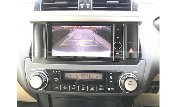 Acheter Import Voiture Toyota Prado Blanc à Import - Dubai, Central Acheter Import Voiture Toyota Prado Blanc à Import - Dubai, Central