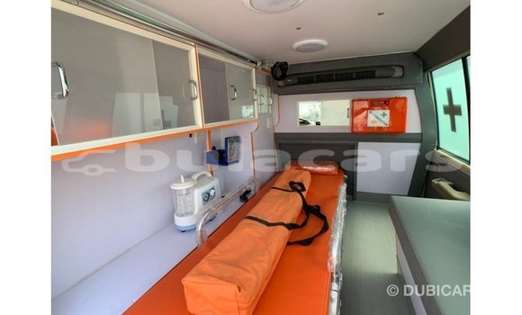 Acheter Import Voiture Toyota Land Cruiser Beige à Import - Dubai, Central Acheter Import Voiture Toyota Land Cruiser Beige à Import - Dubai, Central