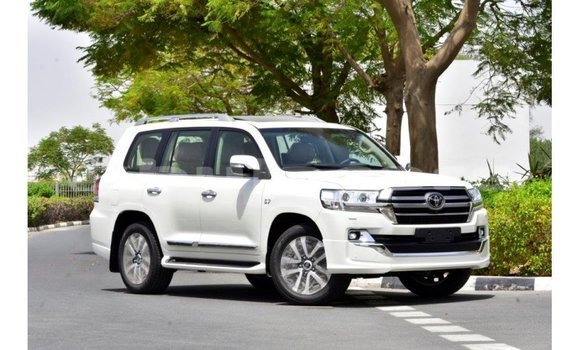 Acheter Import Voiture Toyota Land Cruiser Blanc à Import - Dubai, Central Acheter Import Voiture Toyota Land Cruiser Blanc à Import - Dubai, Central