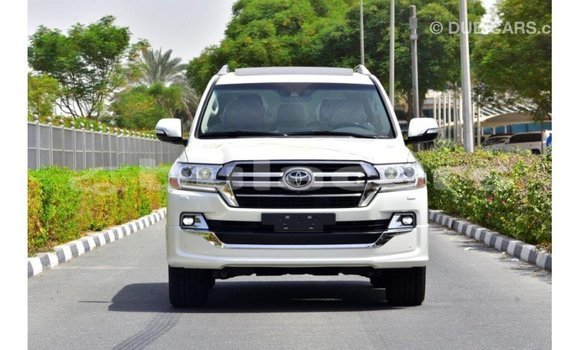 Acheter Import Voiture Toyota Land Cruiser Blanc à Import - Dubai, Central Acheter Import Voiture Toyota Land Cruiser Blanc à Import - Dubai, Central