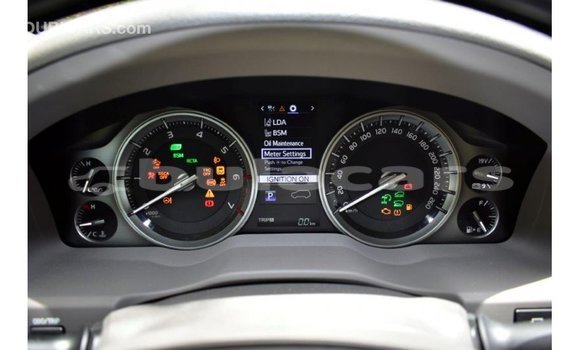 Acheter Import Voiture Toyota Land Cruiser Blanc à Import - Dubai, Central Acheter Import Voiture Toyota Land Cruiser Blanc à Import - Dubai, Central