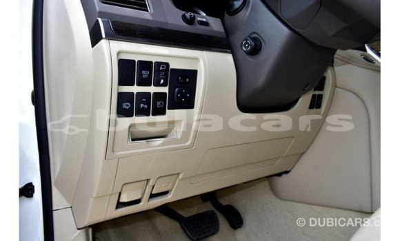 Acheter Import Voiture Toyota Land Cruiser Blanc à Import - Dubai, Central Acheter Import Voiture Toyota Land Cruiser Blanc à Import - Dubai, Central