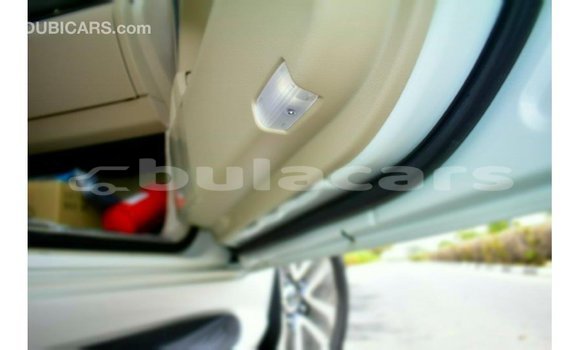 Acheter Import Voiture Toyota Land Cruiser Blanc à Import - Dubai, Central Acheter Import Voiture Toyota Land Cruiser Blanc à Import - Dubai, Central