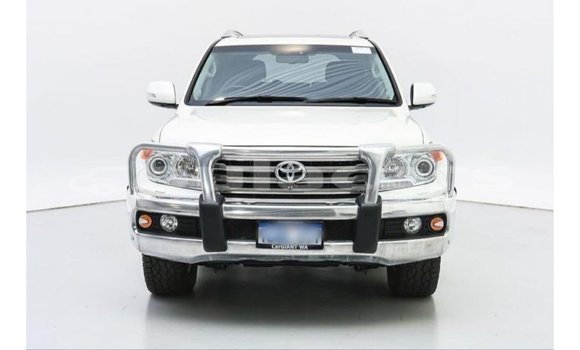 Buy Import Toyota Land Cruiser White Car in Import - Dubai in Central Buy Import Toyota Land Cruiser White Car in Import - Dubai in Central