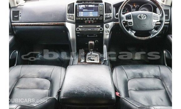 Buy Import Toyota Land Cruiser White Car in Import - Dubai in Central Buy Import Toyota Land Cruiser White Car in Import - Dubai in Central