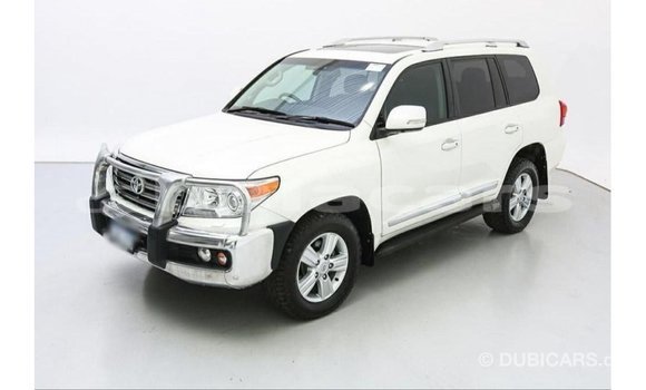 Buy Import Toyota Land Cruiser White Car in Import - Dubai in Central Buy Import Toyota Land Cruiser White Car in Import - Dubai in Central