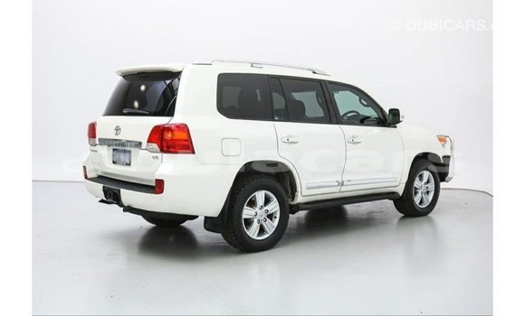 Buy Import Toyota Land Cruiser White Car in Import - Dubai in Central Buy Import Toyota Land Cruiser White Car in Import - Dubai in Central