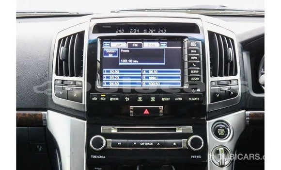 Buy Import Toyota Land Cruiser White Car in Import - Dubai in Central Buy Import Toyota Land Cruiser White Car in Import - Dubai in Central