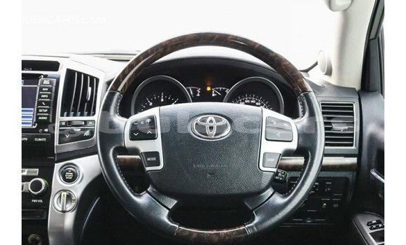 Buy Import Toyota Land Cruiser White Car in Import - Dubai in Central Buy Import Toyota Land Cruiser White Car in Import - Dubai in Central