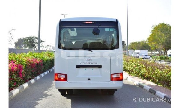 Acheter Import Voiture Toyota Coaster Blanc à Import - Dubai, Central Acheter Import Voiture Toyota Coaster Blanc à Import - Dubai, Central