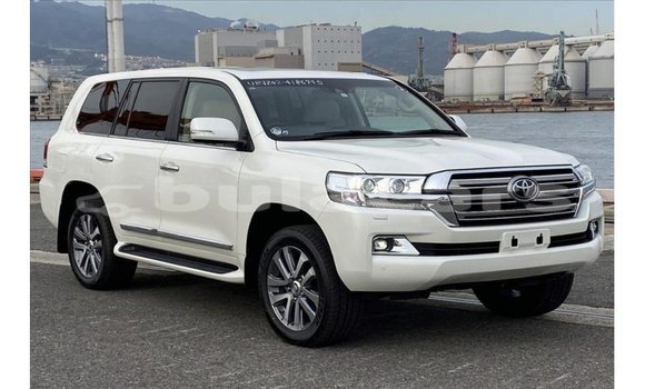 Buy Import Toyota Land Cruiser White Car in Import - Dubai in Central Buy Import Toyota Land Cruiser White Car in Import - Dubai in Central