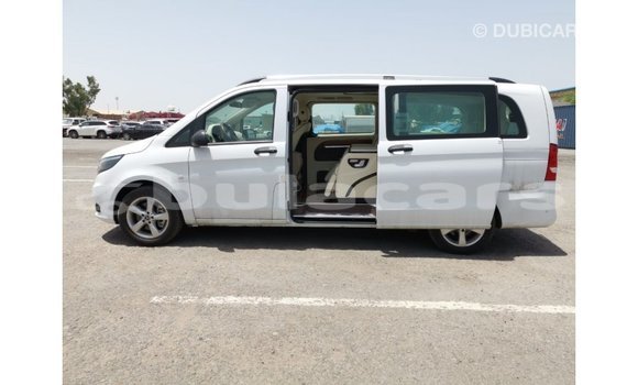 Acheter Import Voiture Mercedes-Benz Vito Blanc à Import - Dubai, Central Acheter Import Voiture Mercedes-Benz Vito Blanc à Import - Dubai, Central