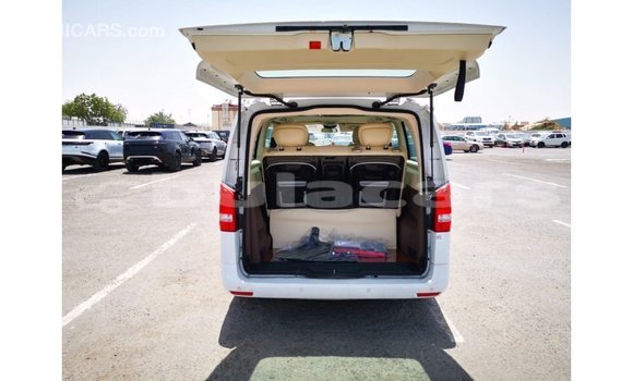 Acheter Import Voiture Mercedes-Benz Vito Blanc à Import - Dubai, Central Acheter Import Voiture Mercedes-Benz Vito Blanc à Import - Dubai, Central