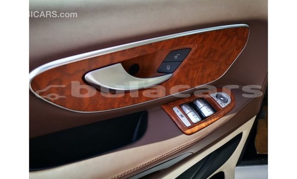 Acheter Import Voiture Mercedes-Benz Vito Blanc à Import - Dubai, Central Acheter Import Voiture Mercedes-Benz Vito Blanc à Import - Dubai, Central