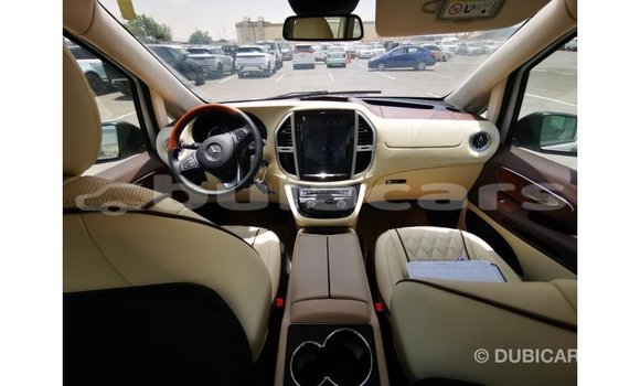 Acheter Import Voiture Mercedes-Benz Vito Blanc à Import - Dubai, Central Acheter Import Voiture Mercedes-Benz Vito Blanc à Import - Dubai, Central