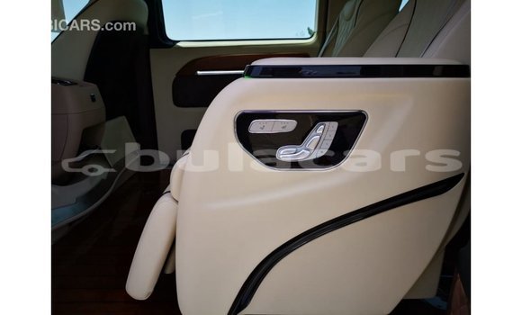 Acheter Import Voiture Mercedes-Benz Vito Blanc à Import - Dubai, Central Acheter Import Voiture Mercedes-Benz Vito Blanc à Import - Dubai, Central