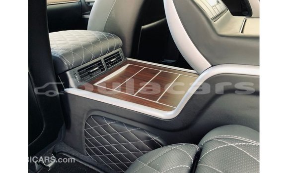 Acheter Import Voiture Toyota Land Cruiser Noir à Import - Dubai, Central Acheter Import Voiture Toyota Land Cruiser Noir à Import - Dubai, Central