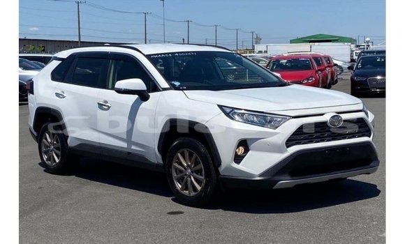 Buy Import Toyota 4Runner White Car in Import - Dubai in Central Buy Import Toyota 4Runner White Car in Import - Dubai in Central