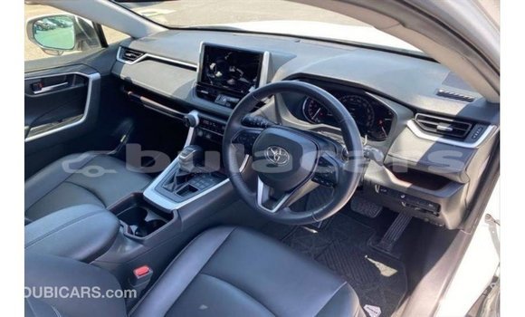 Buy Import Toyota 4Runner White Car in Import - Dubai in Central Buy Import Toyota 4Runner White Car in Import - Dubai in Central