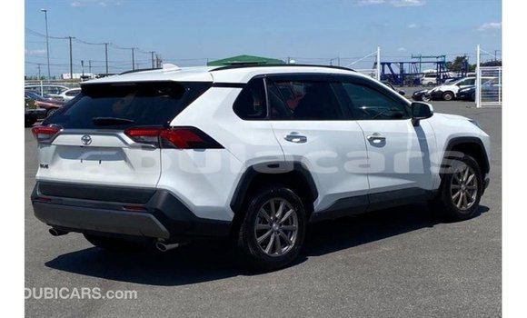 Buy Import Toyota 4Runner White Car in Import - Dubai in Central Buy Import Toyota 4Runner White Car in Import - Dubai in Central