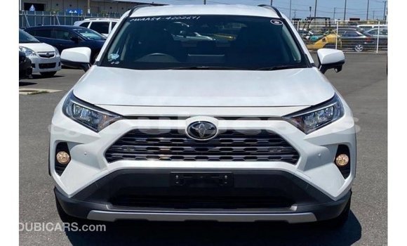 Buy Import Toyota 4Runner White Car in Import - Dubai in Central Buy Import Toyota 4Runner White Car in Import - Dubai in Central