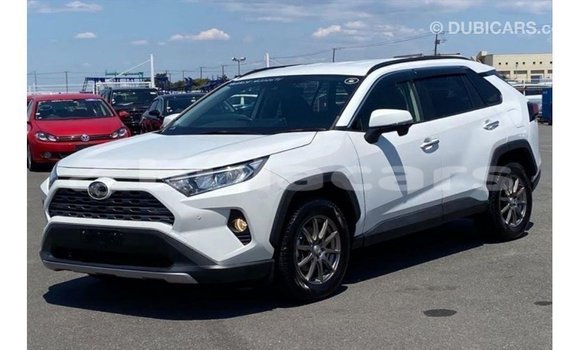 Buy Import Toyota 4Runner White Car in Import - Dubai in Central Buy Import Toyota 4Runner White Car in Import - Dubai in Central