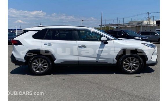 Buy Import Toyota 4Runner White Car in Import - Dubai in Central Buy Import Toyota 4Runner White Car in Import - Dubai in Central