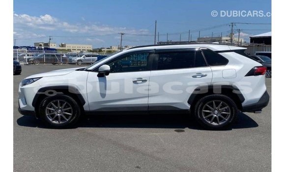 Buy Import Toyota 4Runner White Car in Import - Dubai in Central Buy Import Toyota 4Runner White Car in Import - Dubai in Central