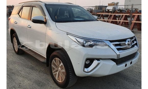 Acheter Import Voiture Toyota Fortuner Blanc à Import - Dubai, Central Acheter Import Voiture Toyota Fortuner Blanc à Import - Dubai, Central