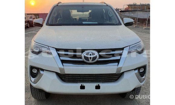 Acheter Import Voiture Toyota Fortuner Blanc à Import - Dubai, Central Acheter Import Voiture Toyota Fortuner Blanc à Import - Dubai, Central