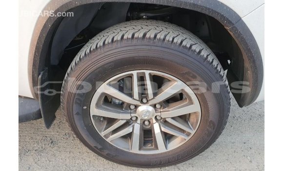 Acheter Import Voiture Toyota Fortuner Blanc à Import - Dubai, Central Acheter Import Voiture Toyota Fortuner Blanc à Import - Dubai, Central