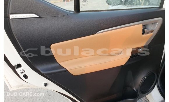 Acheter Import Voiture Toyota Fortuner Blanc à Import - Dubai, Central Acheter Import Voiture Toyota Fortuner Blanc à Import - Dubai, Central