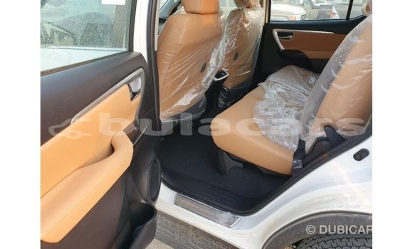 Acheter Import Voiture Toyota Fortuner Blanc à Import - Dubai, Central Acheter Import Voiture Toyota Fortuner Blanc à Import - Dubai, Central
