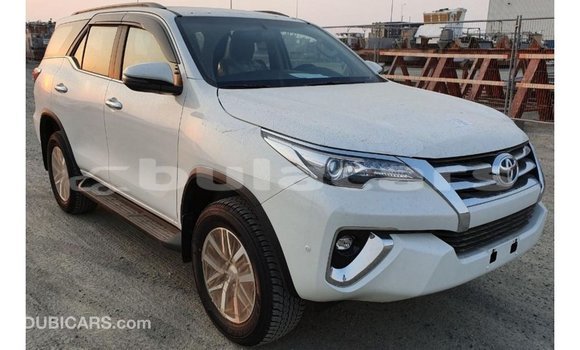 Acheter Import Voiture Toyota Fortuner Blanc à Import - Dubai, Central Acheter Import Voiture Toyota Fortuner Blanc à Import - Dubai, Central