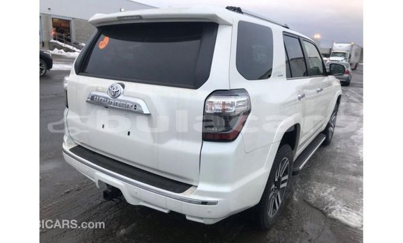 Acheter Import Voiture Toyota 4Runner Blanc à Import - Dubai, Central Acheter Import Voiture Toyota 4Runner Blanc à Import - Dubai, Central