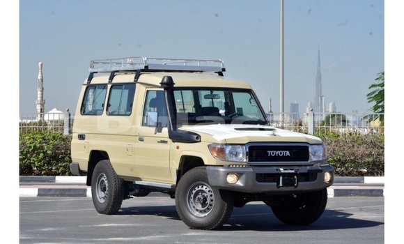Acheter Import Voiture Toyota Land Cruiser Beige à Import - Dubai, Central Acheter Import Voiture Toyota Land Cruiser Beige à Import - Dubai, Central