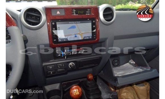 Acheter Import Voiture Toyota Land Cruiser Rouge à Import - Dubai, Central Acheter Import Voiture Toyota Land Cruiser Rouge à Import - Dubai, Central