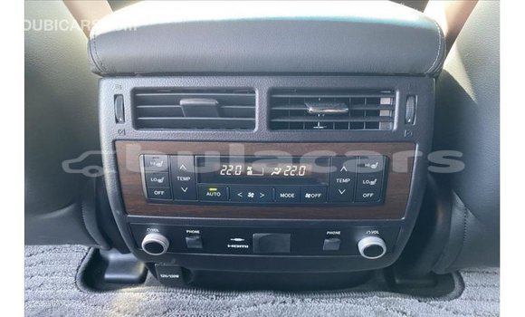 Acheter Import Voiture Toyota Land Cruiser Noir à Import - Dubai, Central Acheter Import Voiture Toyota Land Cruiser Noir à Import - Dubai, Central