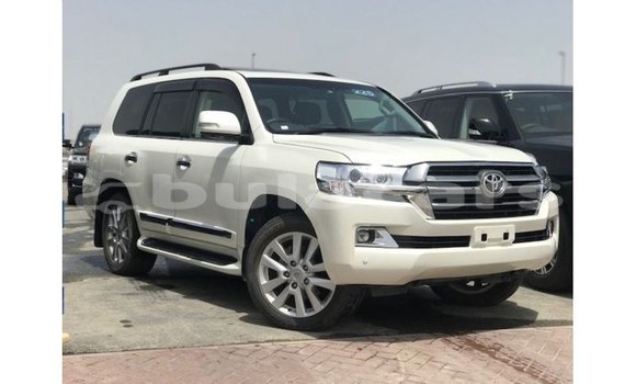 Buy Import Toyota Land Cruiser White Car in Import - Dubai in Central Buy Import Toyota Land Cruiser White Car in Import - Dubai in Central