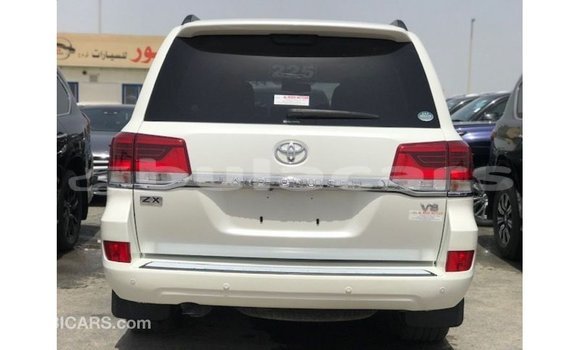 Buy Import Toyota Land Cruiser White Car in Import - Dubai in Central Buy Import Toyota Land Cruiser White Car in Import - Dubai in Central