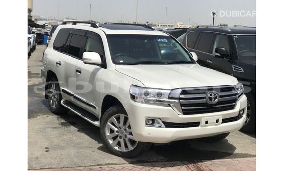 Buy Import Toyota Land Cruiser White Car in Import - Dubai in Central Buy Import Toyota Land Cruiser White Car in Import - Dubai in Central