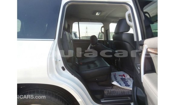Buy Import Toyota Land Cruiser White Car in Import - Dubai in Central Buy Import Toyota Land Cruiser White Car in Import - Dubai in Central
