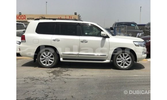 Buy Import Toyota Land Cruiser White Car in Import - Dubai in Central Buy Import Toyota Land Cruiser White Car in Import - Dubai in Central